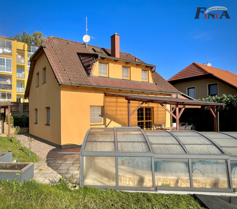 Prodej krásného rodinného domu s bazénem v České Lípě - Pod Holým vrchem