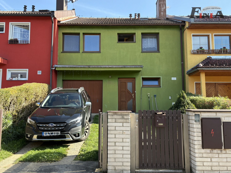 Prodej řadového rodinného domu v Novém Boru 