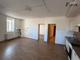 Pronájem prostorného bytu 2+kk v Mimoni po celkové rekonstrukci